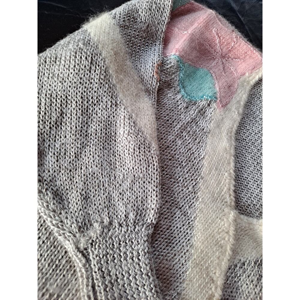 Vintage Ginenne Soft Fuzzy V-neck Sweater Tight Ribbed Hem & Sleeve Size M
